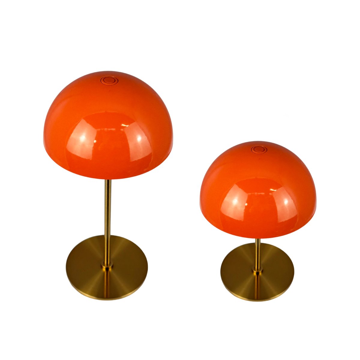 Along set 20cm Orange portabel från Dyberg Larsen - Lamporna &auml;r uppladdningsbara och laddas fullt p&aring; cirka 6 timmar och lyser upp till 20 timmar p&aring; l&auml;gsta ljusstyrkan samt upp till 4 timmar p&aring; h&ouml;gsta.