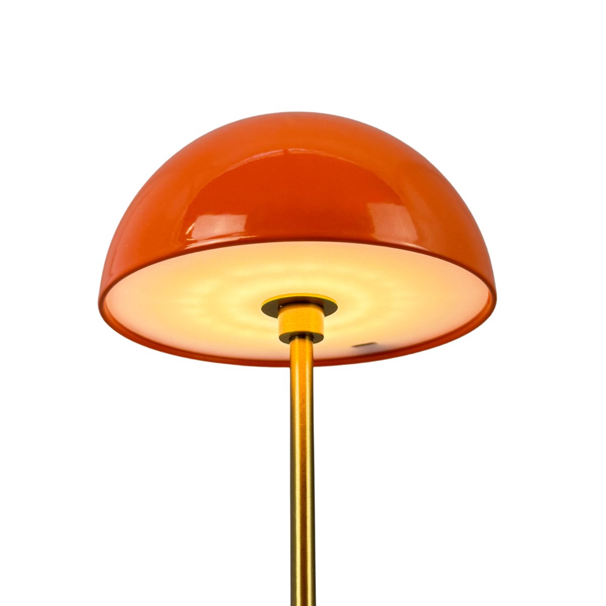 Along set 20cm Orange portabel från Dyberg Larsen - Lamporna &auml;r uppladdningsbara och laddas fullt p&aring; cirka 6 timmar och lyser upp till 20 timmar p&aring; l&auml;gsta ljusstyrkan samt upp till 4 timmar p&aring; h&ouml;gsta.
