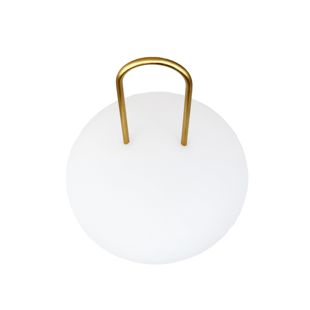 Ellipse 27cm Vit portabel från Dyberg Larsen - Den portabla lampan &auml;r anpassad f&ouml;r utomhusbruk och passar perfekt p&aring; terrassen, balkongen eller i tr&auml;dg&aring;rden.