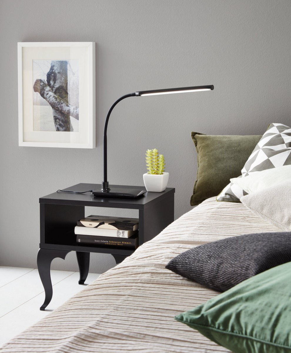 Laroa 48cm Svart skrivbordslampa från Eglo - Laroa &auml;r en smidig och funktionell skrivbordslampa i stilren design.