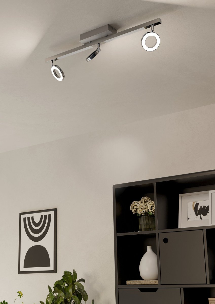 Cardillo 3 Krom spotlight från Eglo - Cardillo &auml;r en modern och stilren spotlight av metall med en elegant kromfinish.