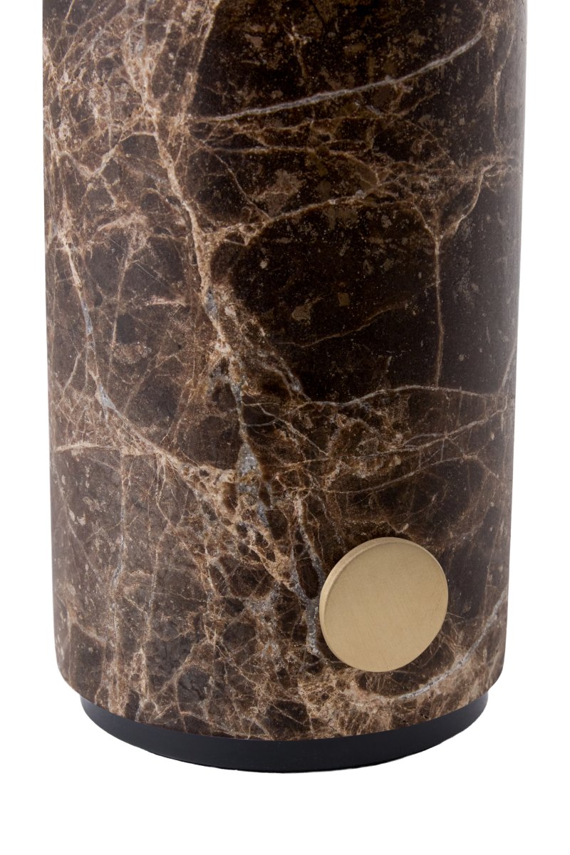 Torrano 28cm Brun marmor portabel från Globen Lighting - Den massiva foten i natursten ger lampan tyngd och karakt&auml;r, medan den runda kupan i vitt opalglas sprider ett behagligt ljus.