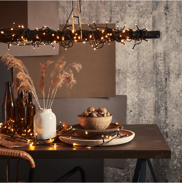 Ljusslinga Golden Warm White 24m Svart från Star Trading - Ljusslinga med 1200st LED lampor med vackert gyllene ljussken.