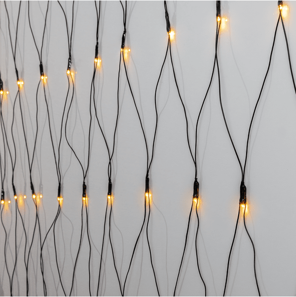 Ljusnät Golden Warm White 3m Svart från Star Trading - N&auml;tslinga med 200 LED lampor med vackert gyllene ljussken.