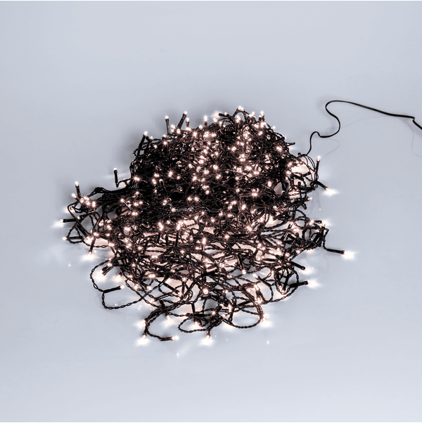 Istappsslinga Crispy Ice White 6m Svart från Star Trading - Crispy Ice White &auml;r en prisv&auml;rd basserie med stort utbud och det kallare skenet g&ouml;r sig v&auml;ldigt bra i vintermilj&ouml; med sn&ouml;.