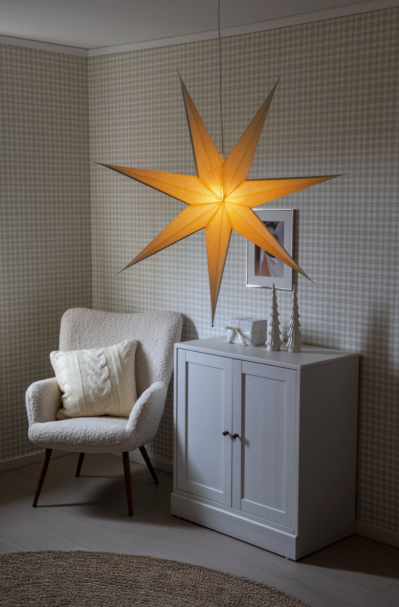 Pappersstjärna Ø78 Beige från Konstsmide - Den enkla, eleganta designen sprider ett mjukt och behagligt ljus som ger en harmonisk k&auml;nsla under advent och jul.