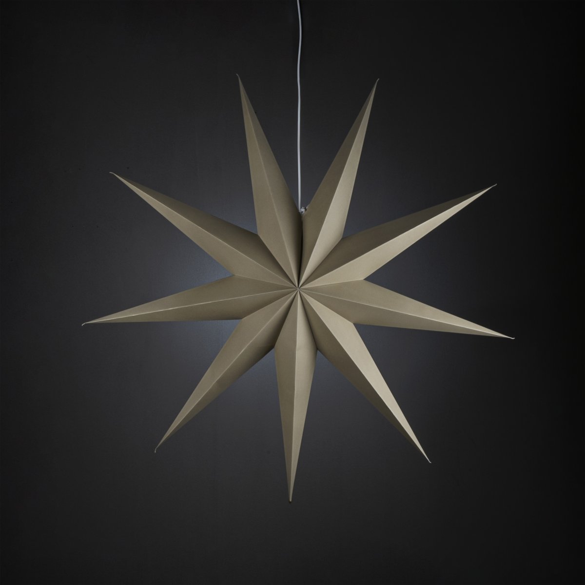 Pappersstjärna Ø115 Beige från Konstsmide - Den enkla, eleganta designen sprider ett mjukt och behagligt ljus som ger en harmonisk k&auml;nsla under advent och jul.