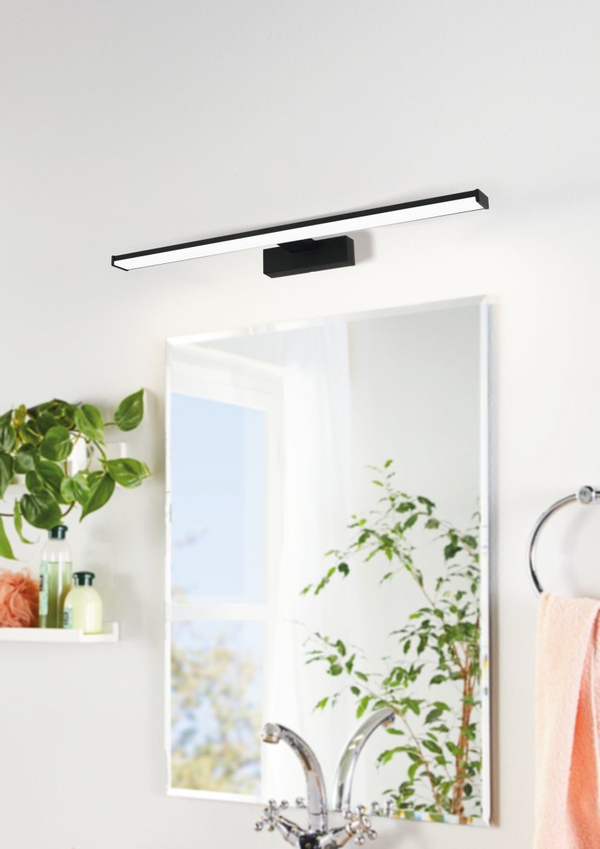 Pandella 60cm Svart badrumslampa från Eglo - Pandella spegelbelysning &auml;r en stilren och funktionell lampa anpassad f&ouml;r badrumsmilj&ouml;.