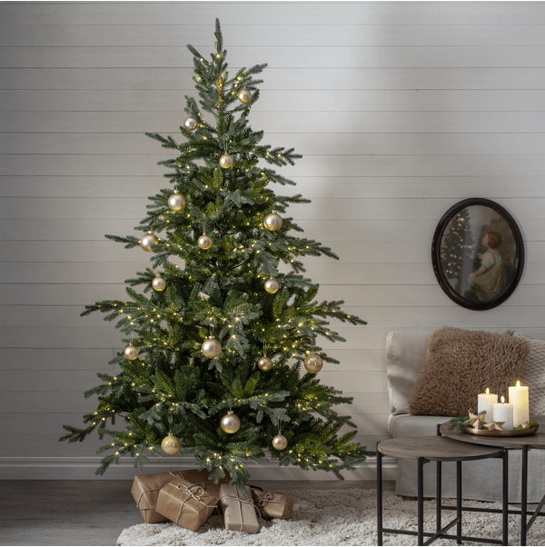 Brekstad 210cm Grön från Star Trading - Brekstad &auml;r en konstgran med 460 varmvita LED fastsatta p&aring; granen.