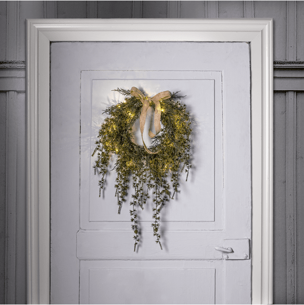 Barr Ø35 Grön från Star Trading - Krans Barr har grenar som &auml;r l&aring;nga och svepande, gjorda i PE material, vilket &auml;r ett bra milj&ouml;val.