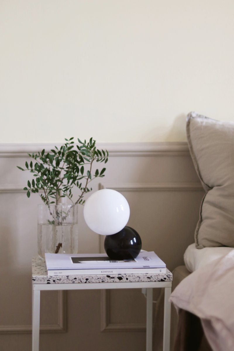 Ripley 17cm Svart bordslampa från Globen Lighting - Ripley med sitt moderna och lekfulla uttryck passar perfekt i den moderna inredningen.