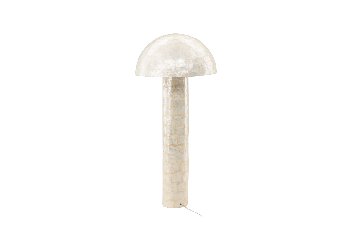 Lindön Beige golvlampa från Venture Design - Lind&ouml;n golvlampa &auml;r mer &auml;n bara en lampa &ndash; den &auml;r en statement-piece som drar blickarna till sig och skapar en harmonisk atmosf&auml;r i vilket rum som helst.