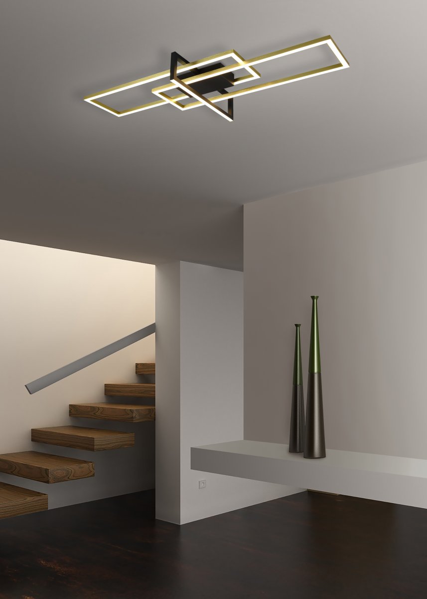 Salinas 100cm Matt mässing plafond från Trio Lighting - Som taklampa i hallen eller väggobjekt i vardagsrummet understryker lampan den moderna livsstilen och ger behaglig belysning med tre riktade ljuselement.