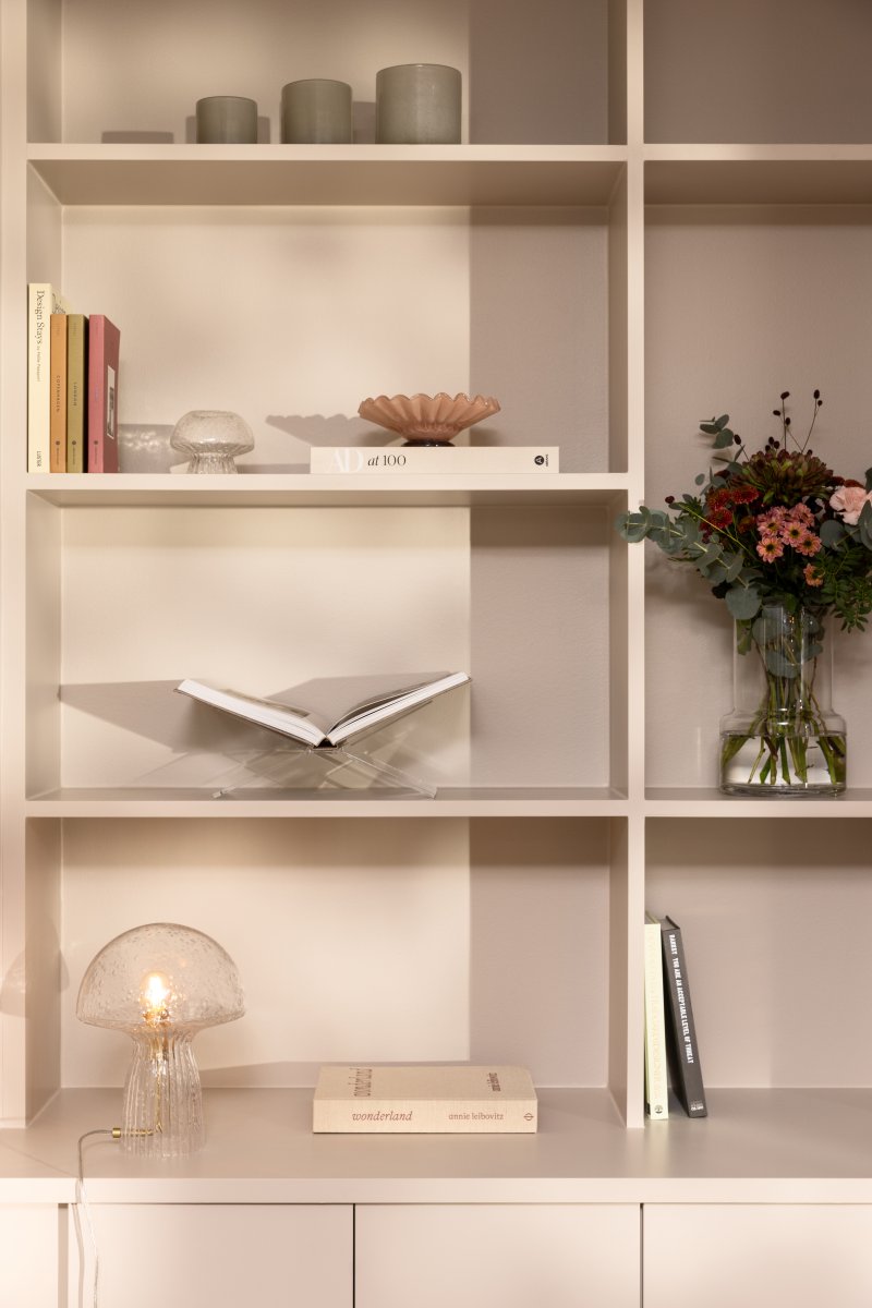 Fungo 30cm Transparent bordslampa från Globen Lighting - Varje lampa &auml;r munbl&aring;st och unik, vilket inneb&auml;r att variationer i f&auml;rg, glastjocklek och antal bubblor f&ouml;rekommer.