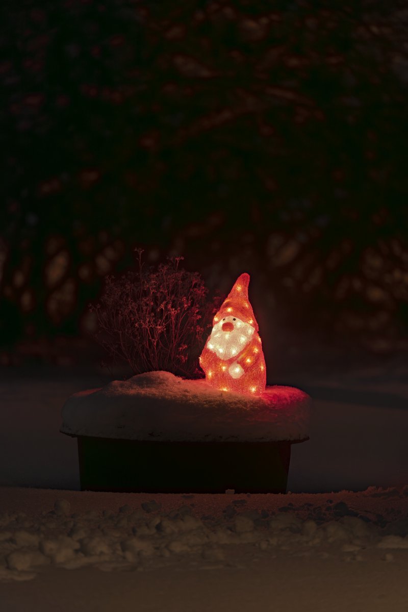 Tomte akryl Röd från Konstsmide - Skapa en v&auml;lkomnande och st&auml;mningsfull julk&auml;nsla med denna dekorativa tomte i akryl.
