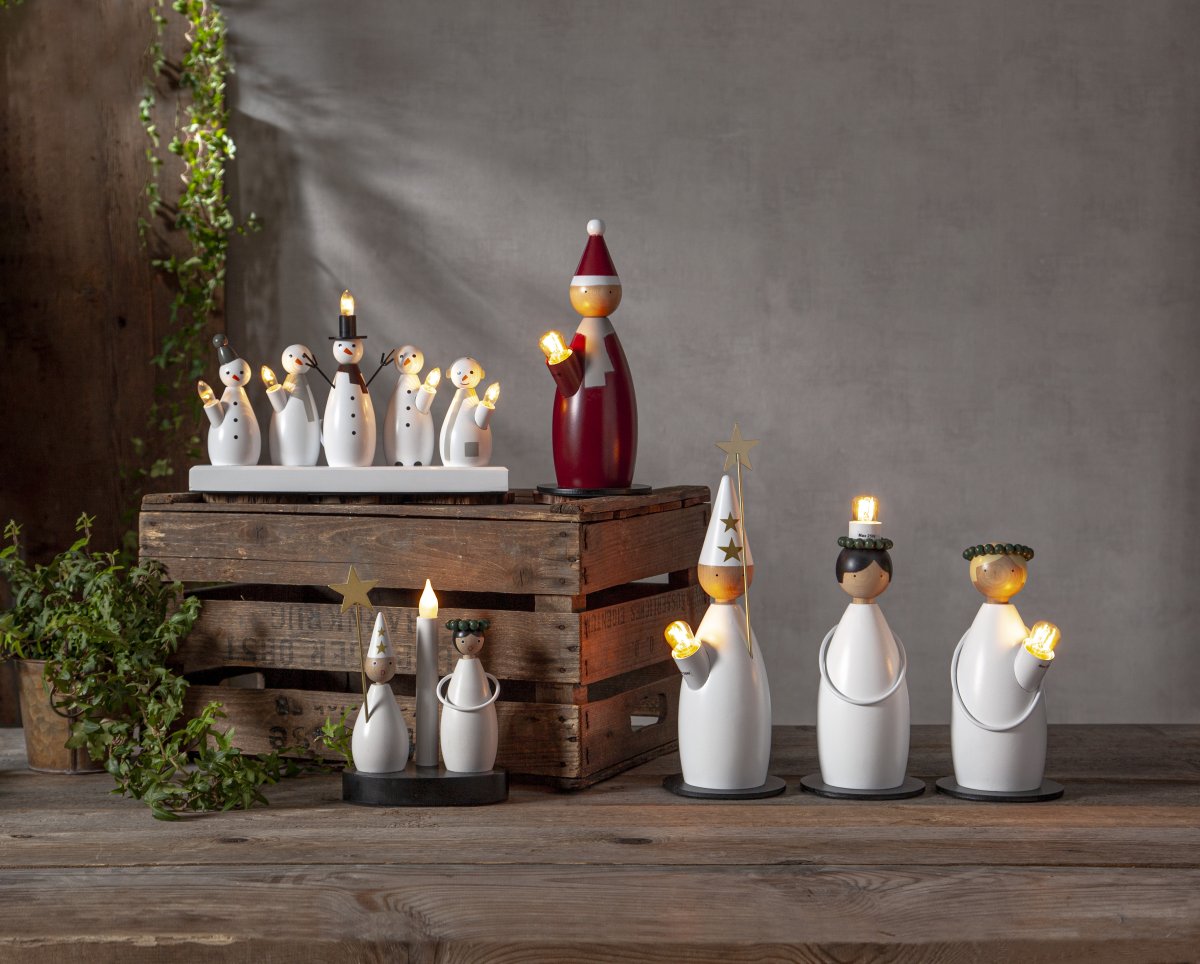 Snowman Vit från Star Trading - Placera den i ett f&ouml;nster, p&aring; en hylla eller och p&aring; en sk&auml;nk.