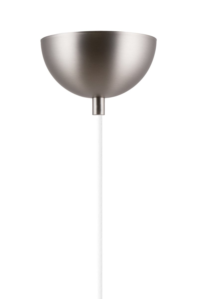 Bams Ø25 Vit taklampa från Globen Lighting - Bams pendel med sin samtida form och sitt vackra frostade glas bidrar med ett soft, subtilt sken till inredningen.