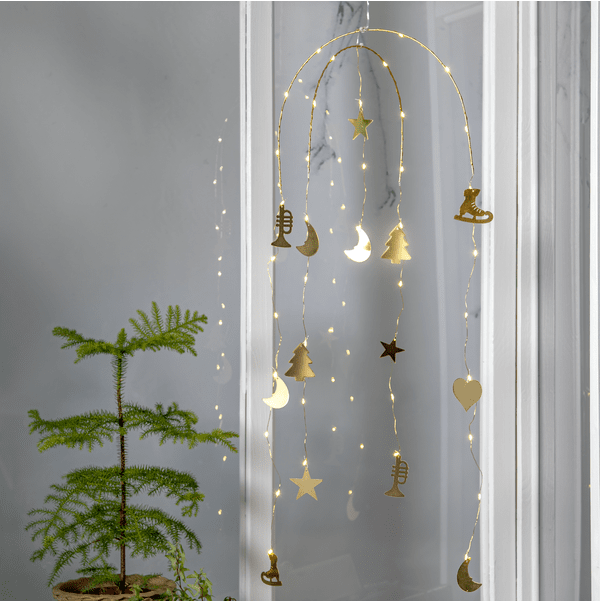 Dream Mässing från Star Trading - Extra l&aring;ng transparent kabel medf&ouml;ljer p&aring; 5m som g&ouml;r det enkelt att h&auml;nga den ovanf&ouml;r ett f&ouml;nster eller kanske i ett m&ouml;rkt h&ouml;rn.