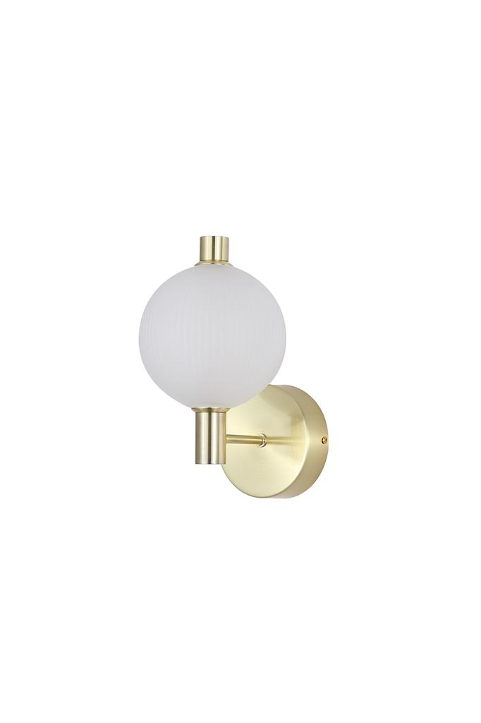 Luminique 15cm Mässing vägglampa från Searchlight - Luminique &auml;r en elegant och exklusiv v&auml;gglampa som kombinerar en r&auml;fflad glaskupa i frostat glas med stilrena detaljer i satin m&auml;ssingfinish.
