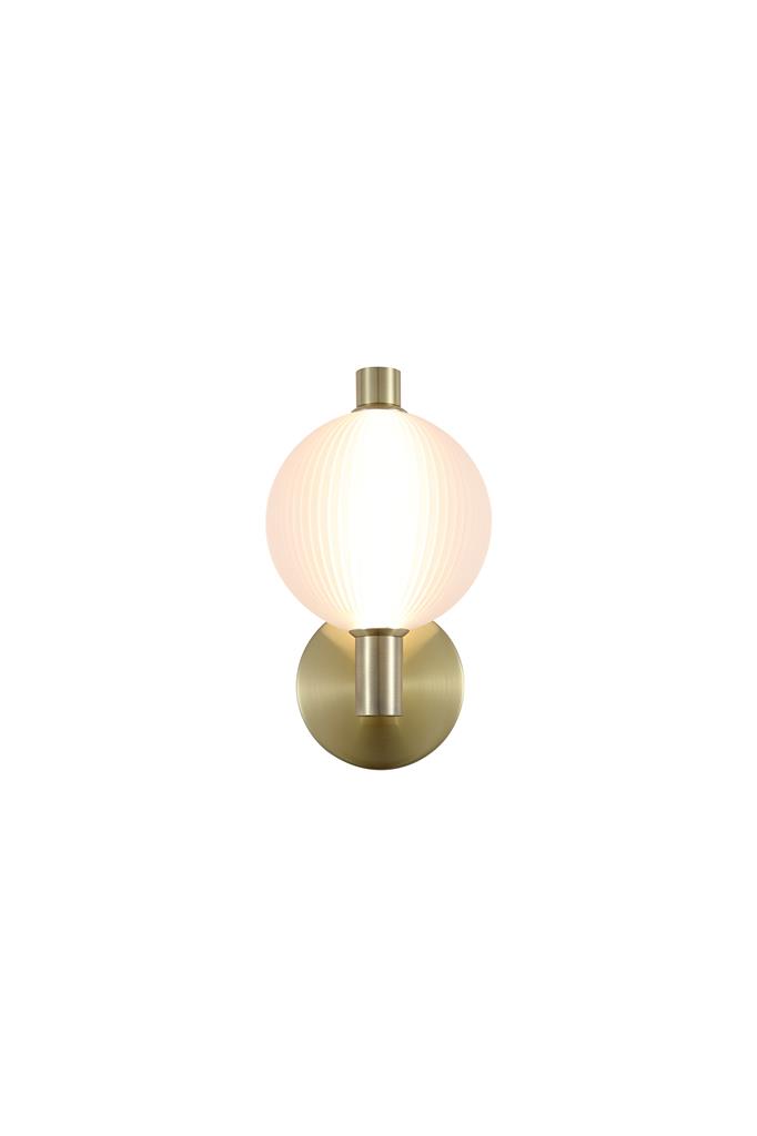 Luminique 15cm Mässing vägglampa från Searchlight - Luminique &auml;r en elegant och exklusiv v&auml;gglampa som kombinerar en r&auml;fflad glaskupa i frostat glas med stilrena detaljer i satin m&auml;ssingfinish.