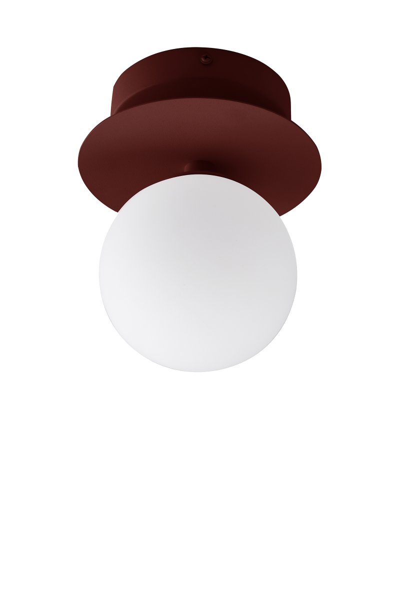 Art Deco Ø16 Vinröd badrumslampa från Globen Lighting - Tack vare IP44-klassningen passar lampan &auml;ven i badrummet och kan monteras b&aring;de p&aring; v&auml;gg och i tak som plafond.