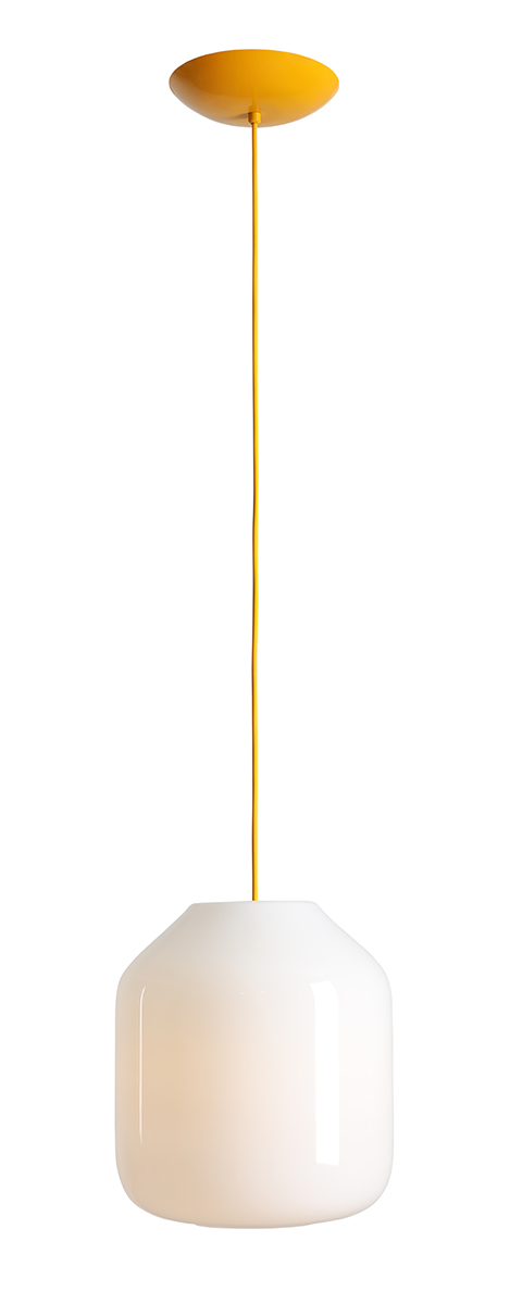 Flask Ø27 Gul taklampa från Artera - Den gener&ouml;sa kupan i opalglas har en diameter p&aring; 27 cm och sprider ett mjukt och behagligt ljus som skapar en inbjudande atmosf&auml;r i rummet.