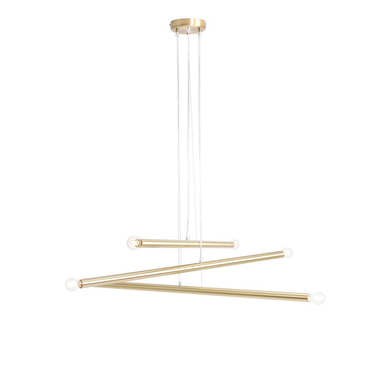 Tubo 6 100cm Mässing taklampa från Artera - Lampan best&aring;r av tre smala metallr&ouml;r i elegant m&auml;ssingfinish, placerade i olika h&ouml;jder och vinklar som skapar ett sp&auml;nnande och luftigt uttryck.