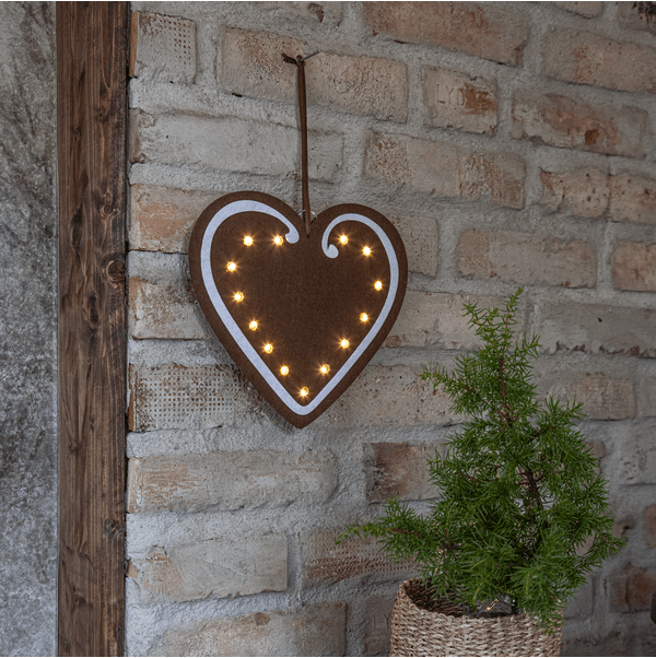 Merry Brun från Star Trading - Mysig juldekoration i form av ett pepparkakshj&auml;rta gjord av filt.