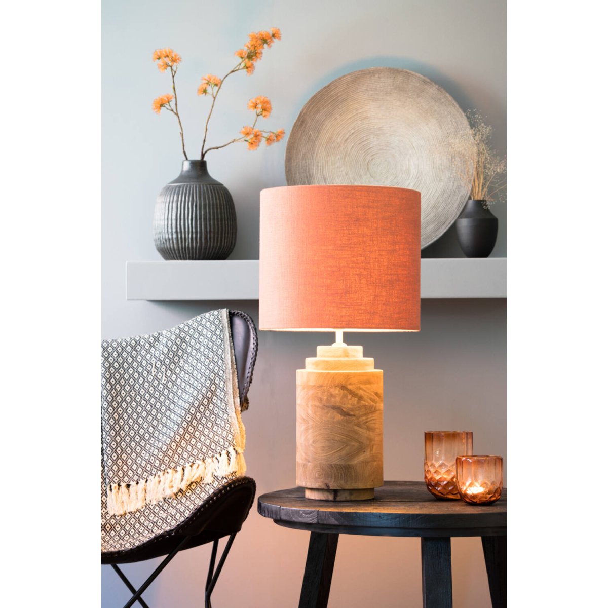 Racco 43cm Trä från Light & Living - Tillverkad i vackert m&ouml;rkt tr&auml; med en naturlig &aring;dring, skapar denna lampfot en varm och jordn&auml;ra k&auml;nsla i ditt hem.