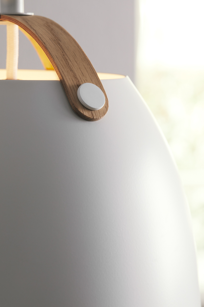 Oslo Ø40 Vit taklampa från Halo Design - Taklampan Oslo &auml;r en stilren och modern belysningsl&ouml;sning som kombinerar funktion och design p&aring; ett sofistikerat s&auml;tt.