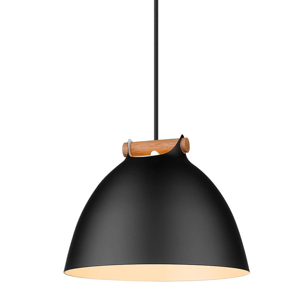 Århus Ø24 Svart taklampa från Halo Design - Taklampan &Aring;rhus kombinerar skandinavisk minimalism med modern design f&ouml;r att skapa en ljusk&auml;lla som imponerar i alla rum.