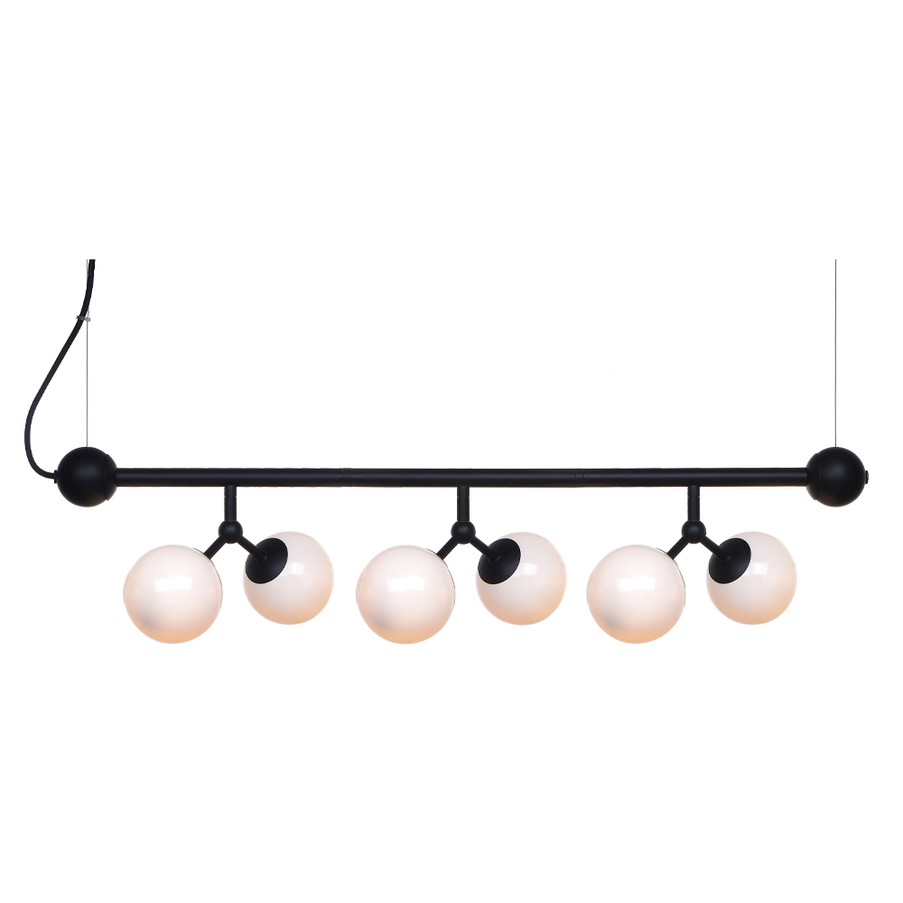 Atom 80cm Svart taklampa från Halo Design - Atom pendel har en modern och tidl&ouml;s design, perfekt f&ouml;r alla stilar och hem.