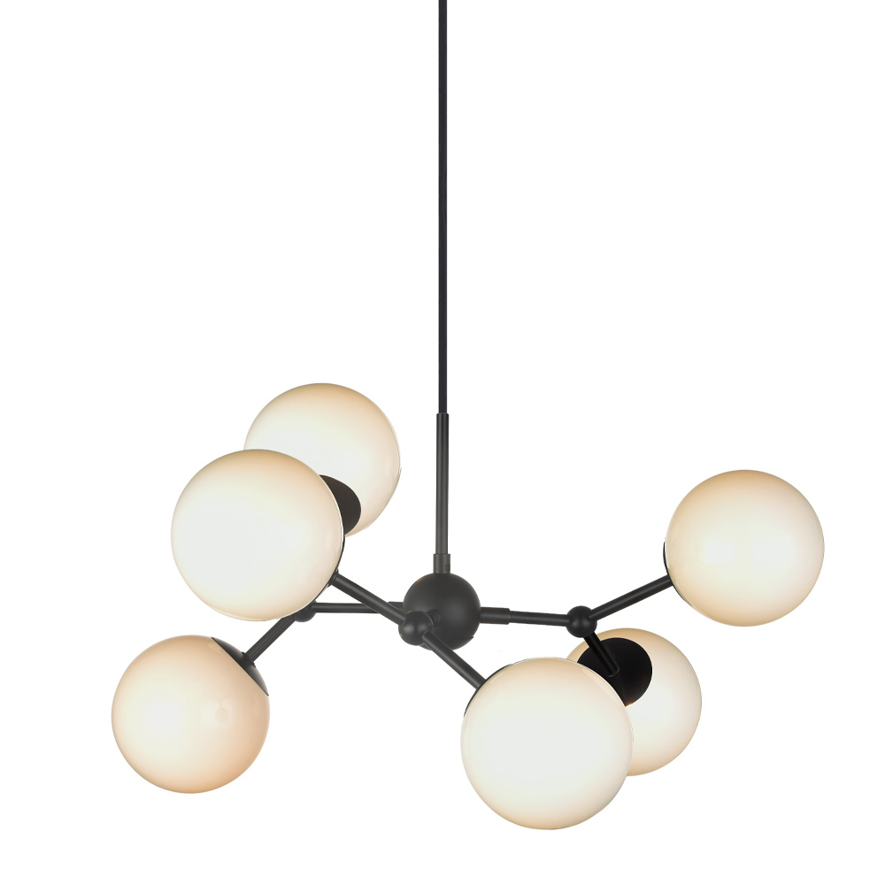 Atom 57cm Svart taklampa från Halo Design - De n&auml;stan sv&auml;vande kuporna av opalglas skapar en fin ljusspridning i rummet.