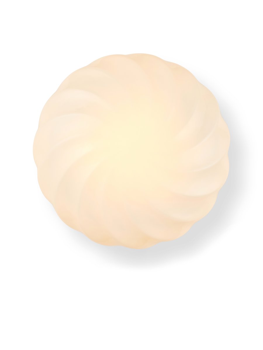 Twist Ø35 Antikmässing plafond från Halo Design - Ge ditt hem ett lyft med Twist &ndash; den stilrena plafonden/v&auml;gglampan som kombinerar modern elegans med en unik vriden design.