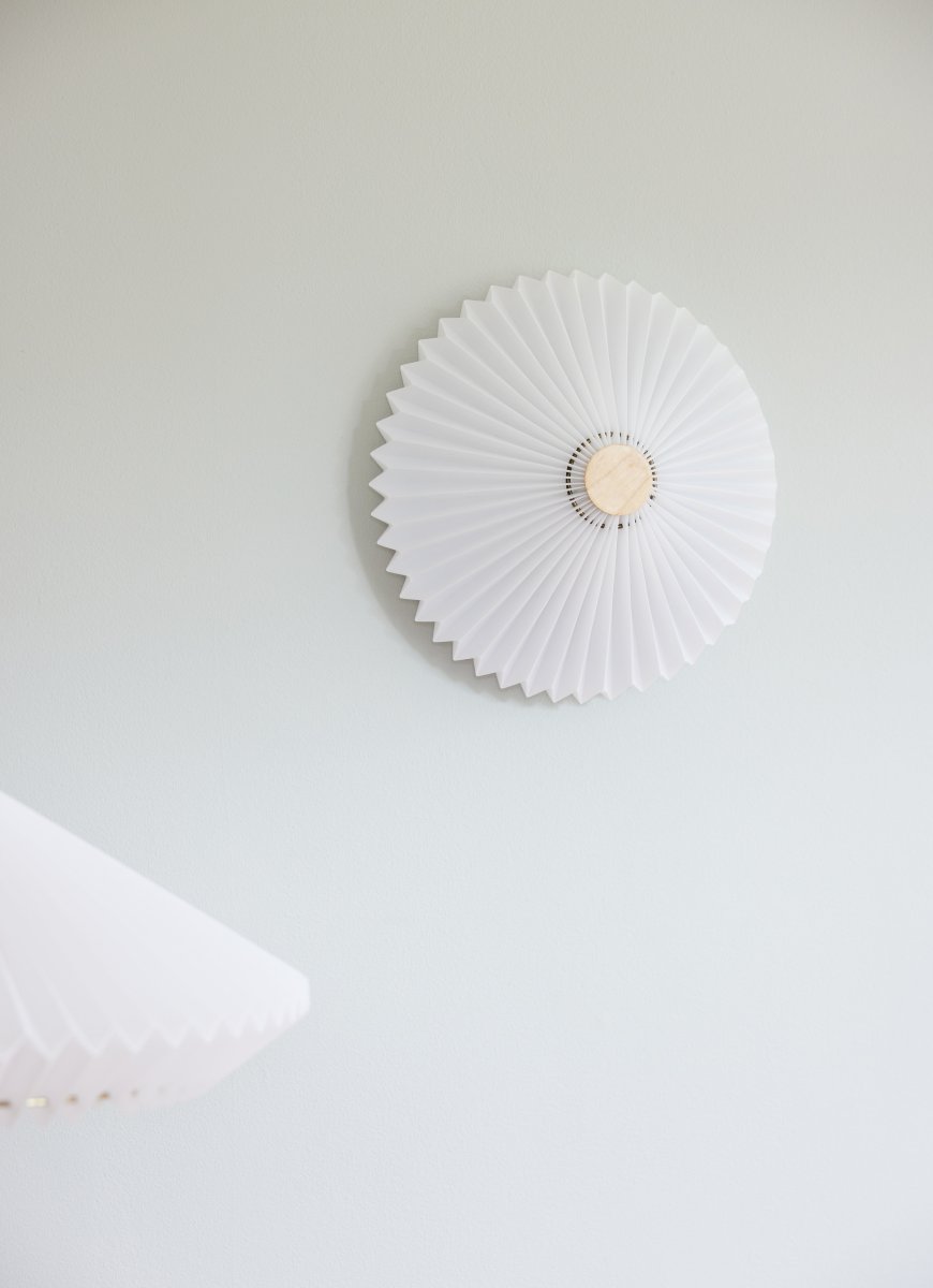 Paris Ø40 Antik plafond från Halo Design - Lampan Paris &auml;r en stilfull och flexibel belysningsl&ouml;sning som kan monteras b&aring;de som plafond och v&auml;gglampa.