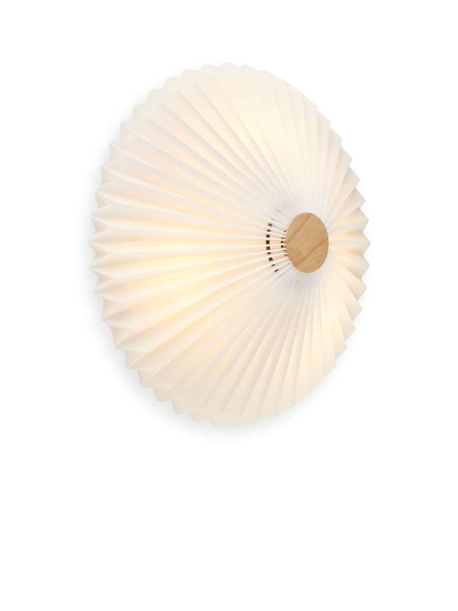 Paris Ø40 Antik plafond från Halo Design - Lampan Paris &auml;r en stilfull och flexibel belysningsl&ouml;sning som kan monteras b&aring;de som plafond och v&auml;gglampa.