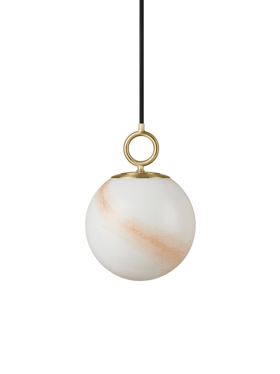 Stockholm Ø18 Brun taklampa från Halo Design - Taklampan Stockholm &auml;r en elegant och sofistikerad ljusk&auml;lla som lyfter din inredning till en ny niv&aring;.