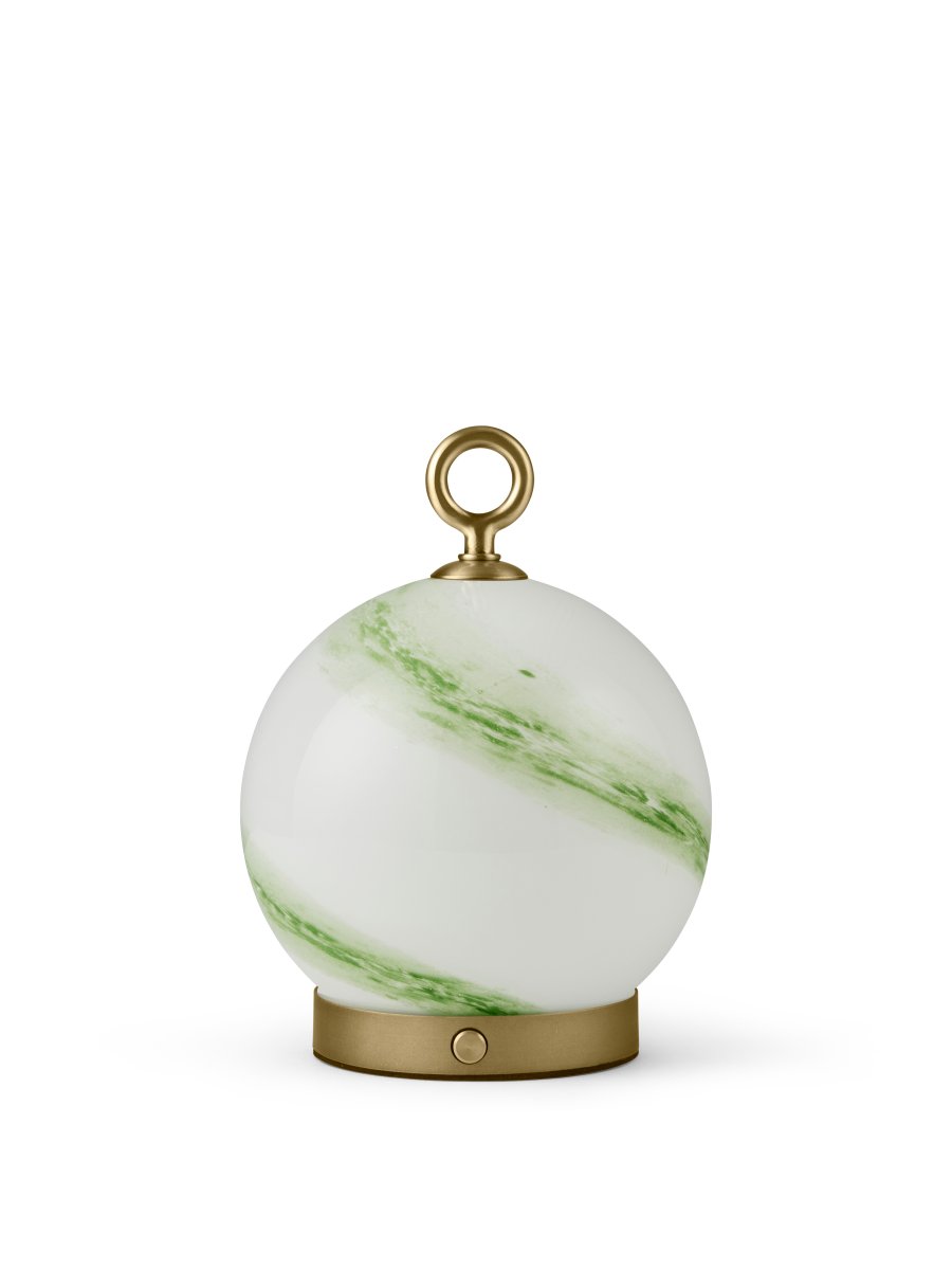 Stockholm 20cm Grön portabel från Halo Design - Den &auml;r IP44-klassad och kan anv&auml;ndas b&aring;de inomhus och utomhus (men b&ouml;r f&ouml;rvaras och laddas inomhus).