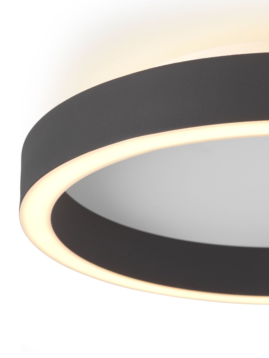 Backlight String Ø30 Svart plafond från Halo Design - Den integrerade belysningen utformar sig i en LEDlist som sitter i underkant p&aring; ramen och p&aring; ovansidan vilket ger ett fint ljus upp i taket.