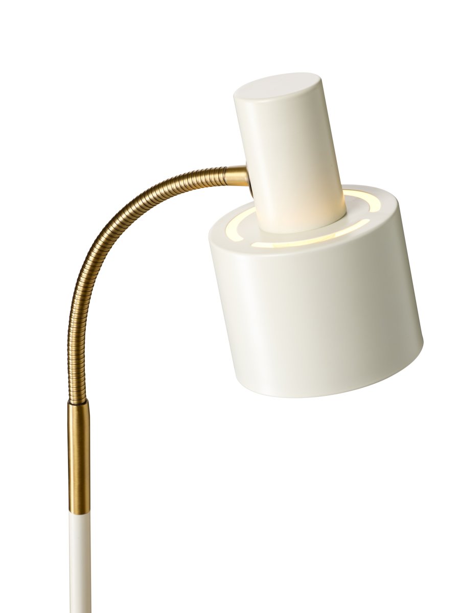 Vogue Vit golvlampa från Halo Design - Kombinationen av vit metall och antikm&auml;ssing ger lampan ett tidl&ouml;st uttryck som passar lika fint i moderna som klassiska hem.