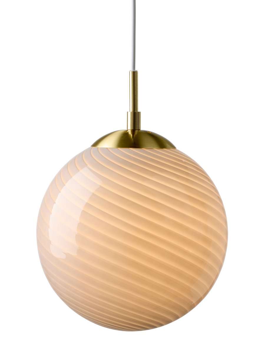 Candy Ball Ø30 Grå taklampa från Halo Design - Med sin tidl&ouml;sa design passar Candy Ball lika fint i ett f&ouml;nster som &ouml;ver ett sidobord eller i en grupp &ouml;ver matbordet.