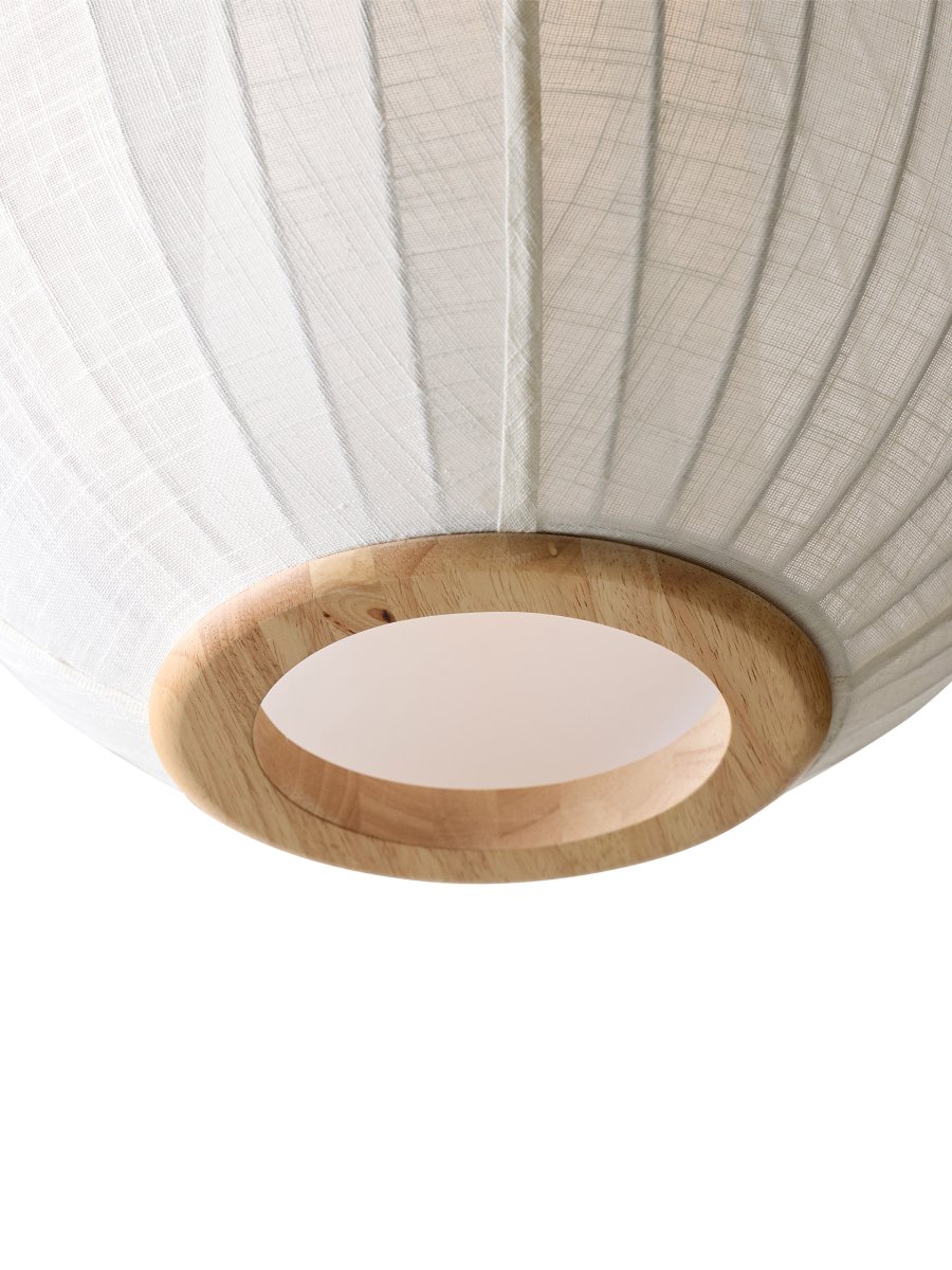 Balloon Ø40 Krämvit taklampa från Halo Design - Balloon &auml;r en elegant takpendel med en rundad, ballongformad design som blir ett vackert blickf&aring;ng i rummet.