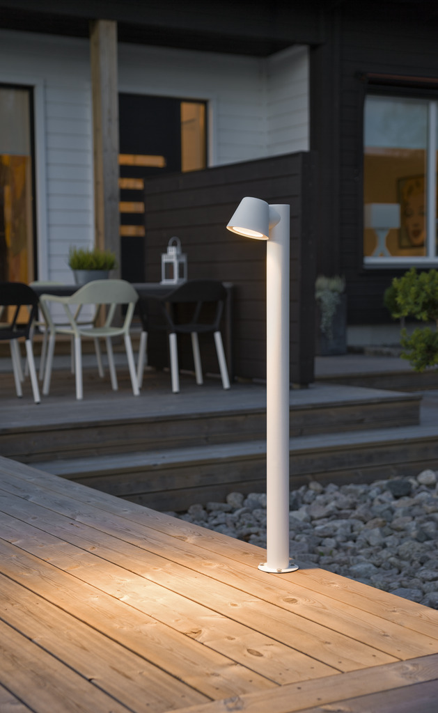 Trieste 100cm Vit pollare från Konstsmide - Trieste tr&auml;dg&aring;rdsstolpe, tillverkad av aluminium i en stilren vit f&auml;rg.