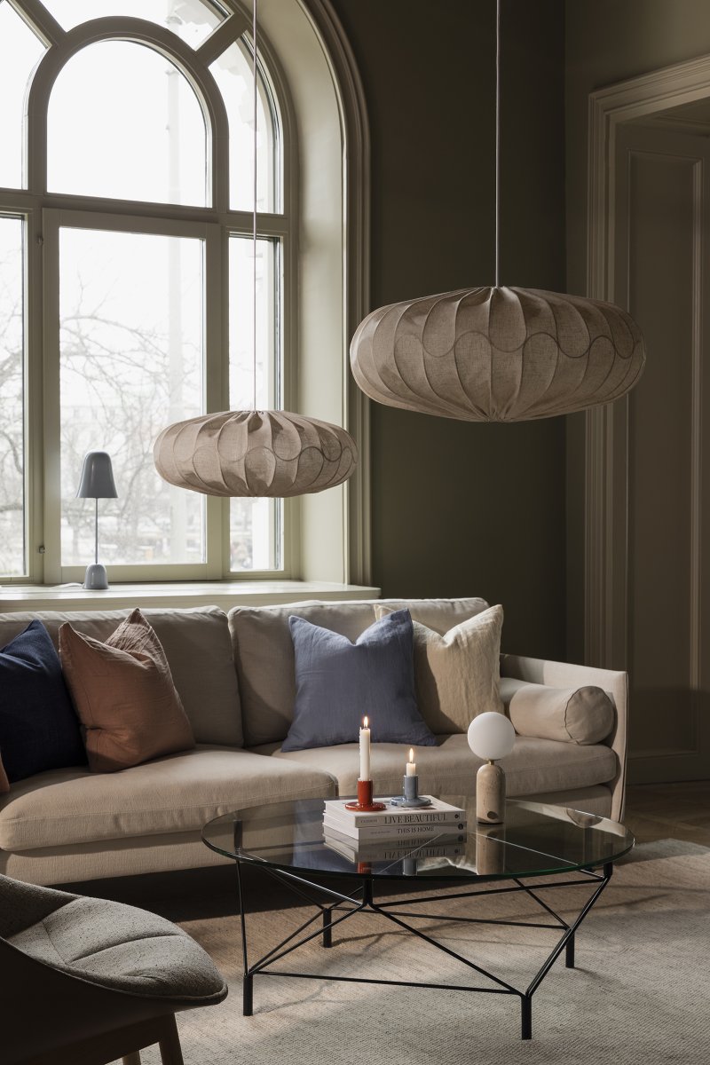 Bladverk skärm exkl. upphäng Ø50 Beige taklampa från Globen Lighting - Textilen bidrar till ett varmt och behagligt ljus som passar fint i s&aring;v&auml;l sovrum som vardagsrum.