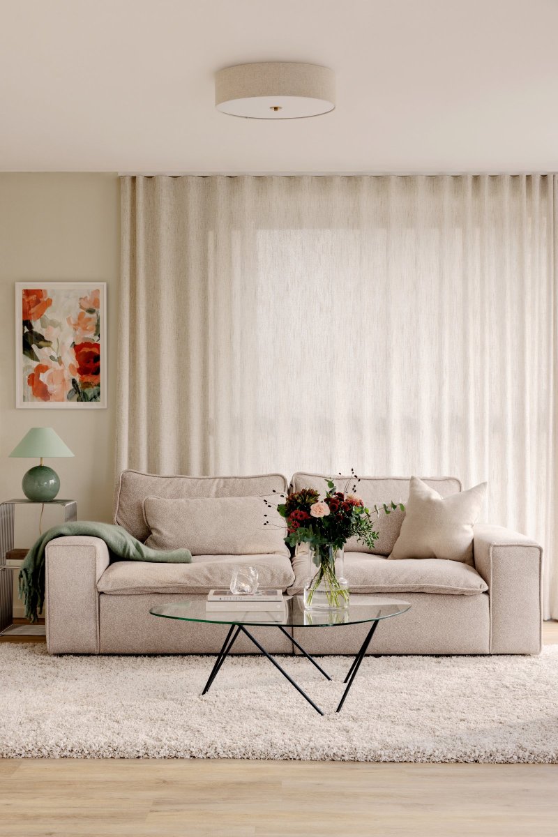 Noah Ø35 Beige plafond från Globen Lighting - Noah &auml;r tillverkad f&ouml;r hand i inf&auml;rgat linnetyg och blir en sober och dekorativ plafond i taket.