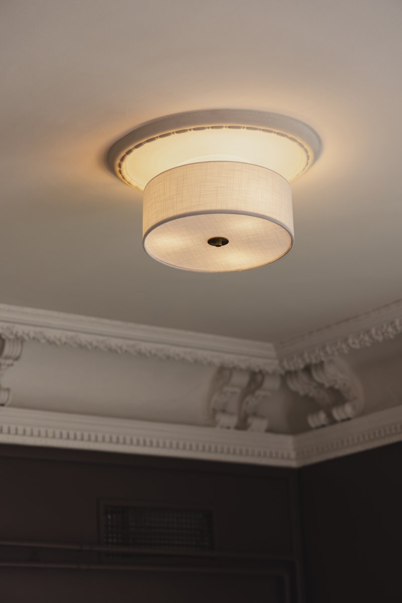 Noah Ø35 Vit plafond från Globen Lighting - Noah &auml;r en stilren och dekorativ plafond, handgjord i vitt linnetyg med en vacker, levande struktur.
