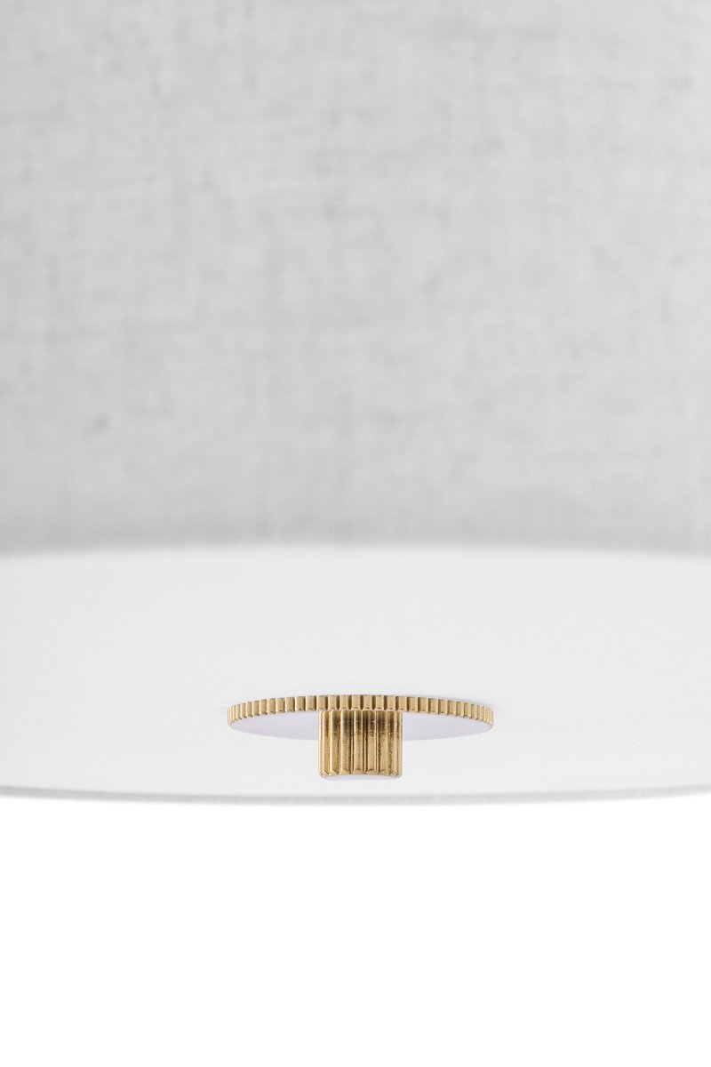 Noah Ø50 Vit plafond från Globen Lighting - Noah &auml;r en stilren och dekorativ plafond, handgjord i vitt linnetyg med en vacker, levande struktur.