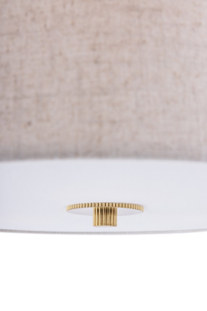 Noah Ø65 Beige plafond från Globen Lighting - Noah &auml;r tillverkad f&ouml;r hand i inf&auml;rgat linnetyg och blir en sober och dekorativ plafond i taket.