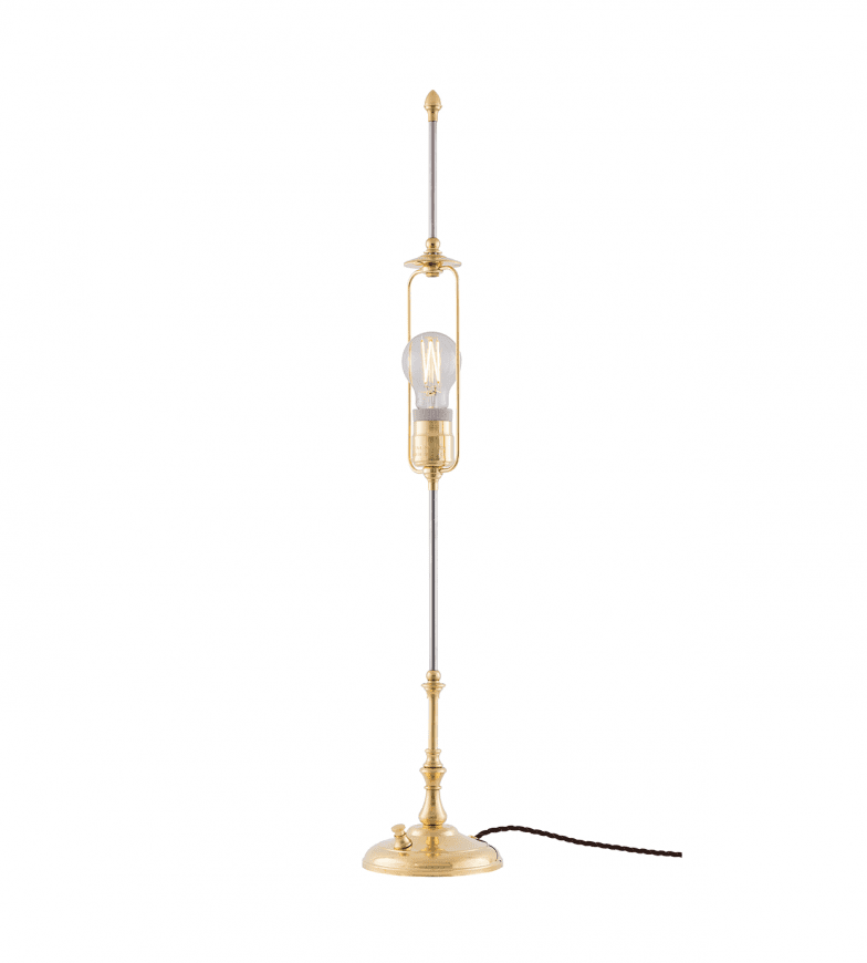 Stiernstedt Mässing från Karlskrona lampfabrik - Stiernstedt i polerad m&auml;ssing har sin f&ouml;rebild i det tidiga 1800-talets lampor d&auml;r sk&auml;rmen gick att justera f&ouml;r att f&ouml;lja vaxljusets l&auml;ngd allteftersom det brann ner.