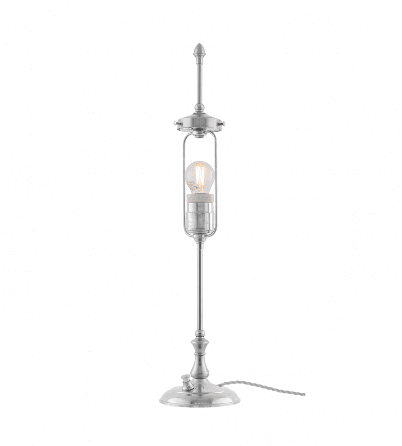 Swedenborg Nickel från Karlskrona lampfabrik - Swedenborg har sin f&ouml;rebild i det tidiga 1800-talets lampor d&auml;r sk&auml;rmen gick att justera f&ouml;r att f&ouml;lja vaxljusets l&auml;ngd allteftersom det brann ner.